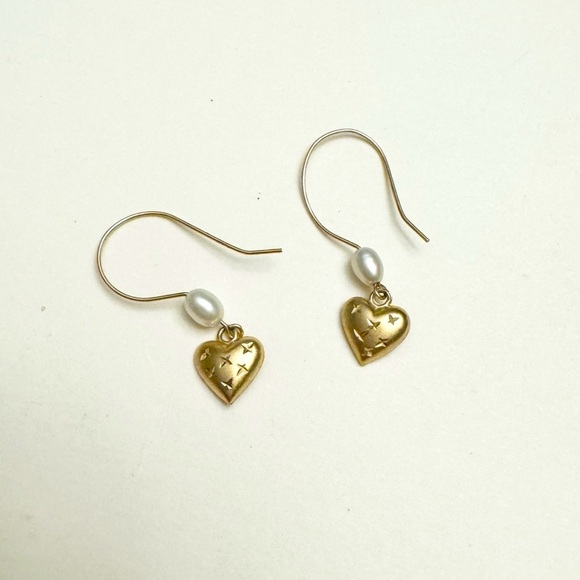 Dainty Heart Pearl Earrings 14k Yellow Gold Vintage - Picture 1 of 8